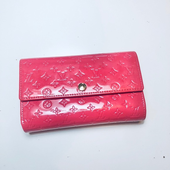 [NEW] Patent Leather Monogram Wallet - Picture 2 of 5